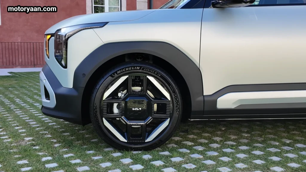 2026 Kia EV2 alloy wheels with aerodynamic design