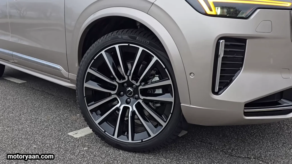 Volvo XC90 Alloy Wheels Close Up Design