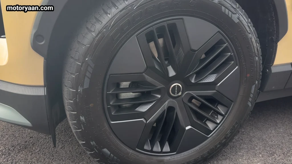 2026 Volvo EX30 Cross Country alloy wheel all terrain tire setup