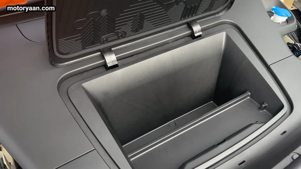 2026 Volvo EX30 Cross Country front trunk frunk storage space