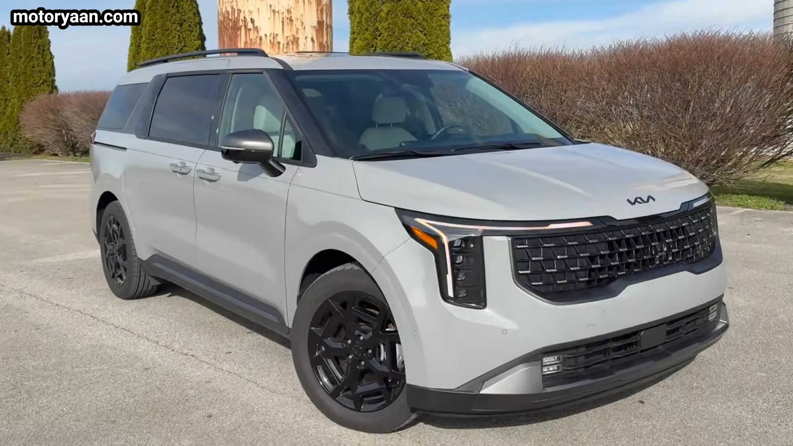 2026 Kia Carnival front fascia and side profile with SUV-inspired design and LED lighting