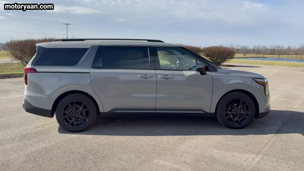 2026 Kia Carnival side profile with long wheelbase and aerodynamic body lines