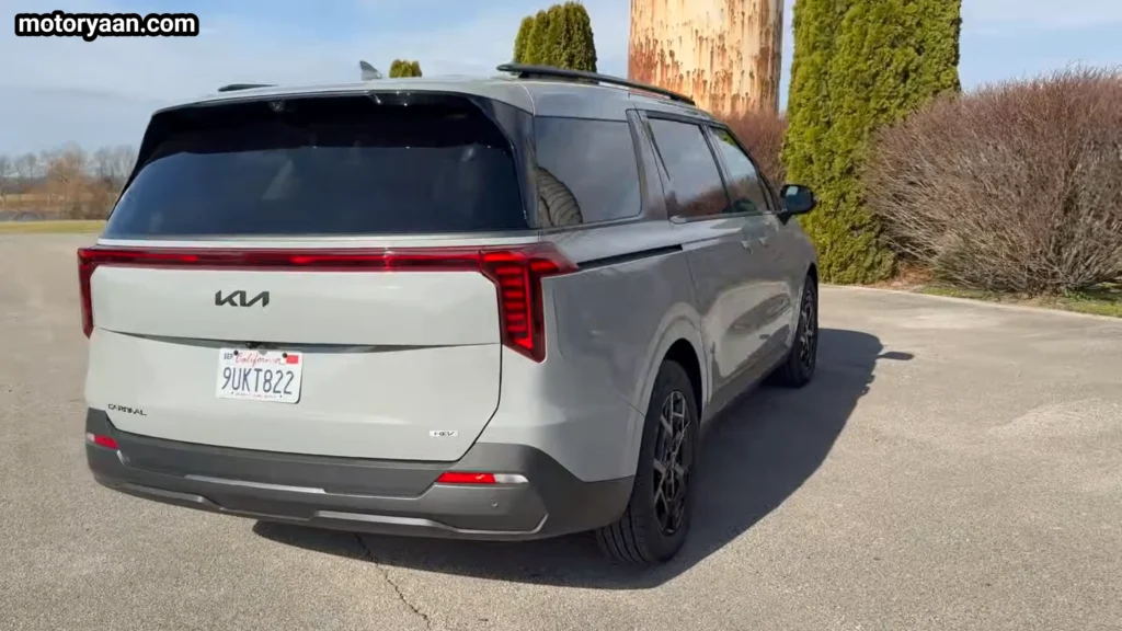 2026 Kia Carnival rear profile with full width LED taillights and tailgate design