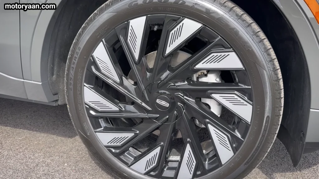 22 inch alloy wheels of 2026 Lincoln Nautilus Black Label Hybrid