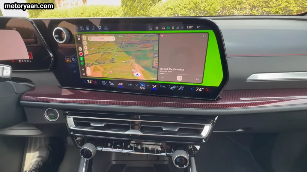 2026 Chevrolet Traverse infotainment system with large touchscreen and connectivity features
