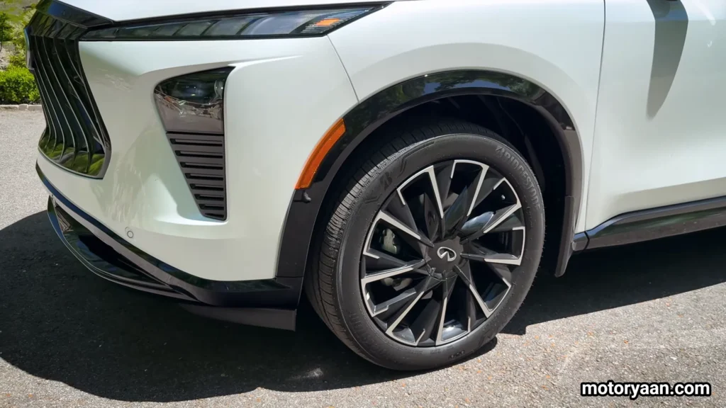 2027 Infiniti QX65 alloy wheels close up 21 inch
